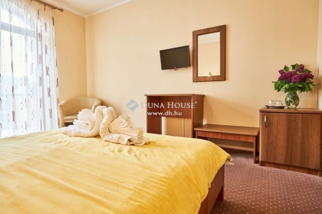 Eladó hotel, Hajdúszoboszlón 626.2 M Ft, 2 szobás