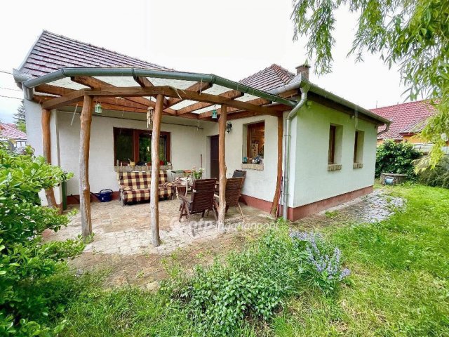 Eladó családi ház, Szigetszentmiklóson 74.99 M Ft, 3 szobás