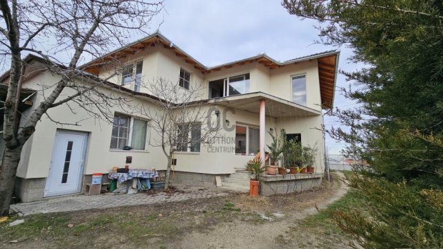 Eladó családi ház, Szigetszentmiklóson 159.9 M Ft, 8 szobás