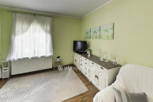 Eladó családi ház, Győrzámolyon 84.5 M Ft, 6+1 szobás