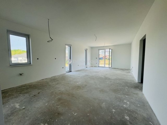Eladó ikerház, Nagytarcsán 105 M Ft, 4 szobás