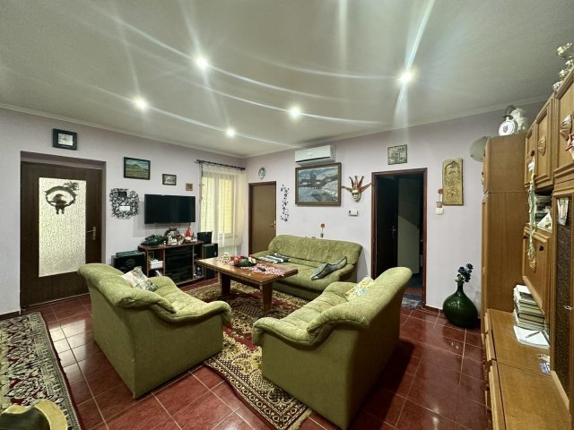 Eladó családi ház, Tapolcán 68 M Ft, 4+4 szobás