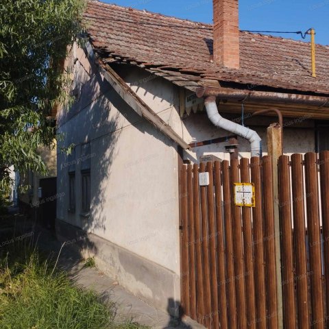 Eladó családi ház, Törökszentmiklóson 18 M Ft, 3 szobás