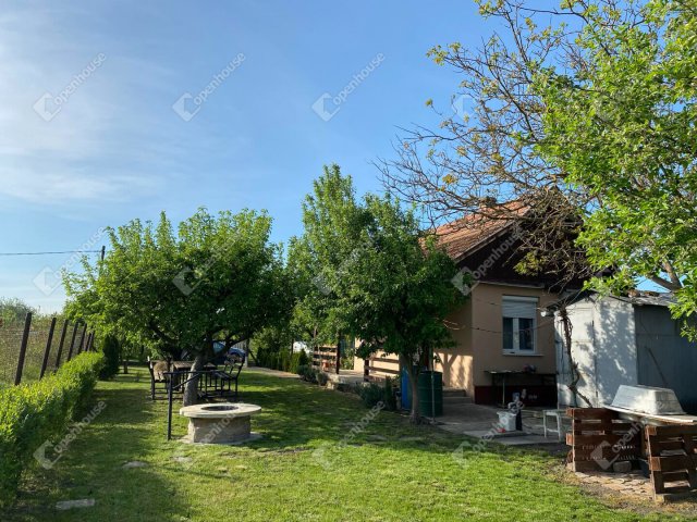 Eladó nyaraló, Besenyszögön 11.99 M Ft, 1 szobás