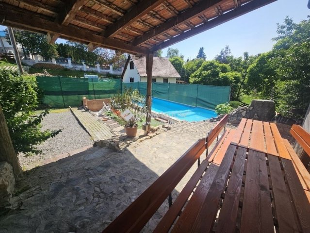 Eladó családi ház, Orfűn 159 M Ft, 8 szobás