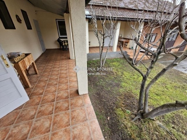 Eladó családi ház, Vecsésen 118 M Ft, 6 szobás