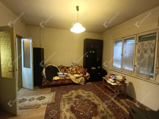 Eladó családi ház, Lábatlanon 32 M Ft, 2 szobás