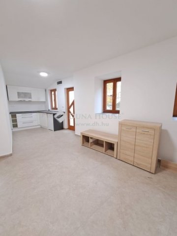 Kiadó téglalakás, albérlet, Pécsett 180 E Ft / hó, 2 szobás