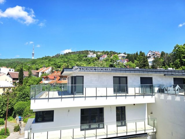 Eladó téglalakás, Pécsett 169.9 M Ft, 4 szobás