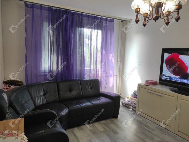 Eladó panellakás, Szegeden 49.9 M Ft, 2+1 szobás