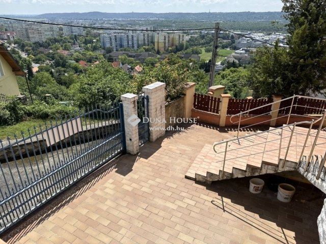 Eladó családi ház, Budaörsön 295 M Ft, 5 szobás