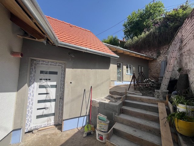 Eladó családi ház, Pécsett 81.9 M Ft, 3 szobás