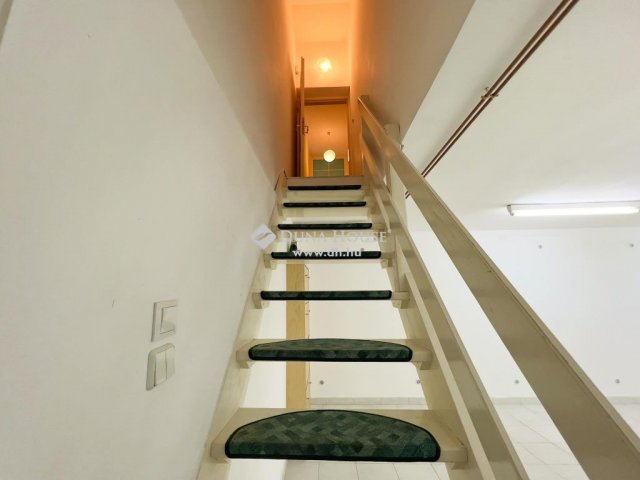 Eladó családi ház, Budapesten, XVI. kerületben 350 M Ft