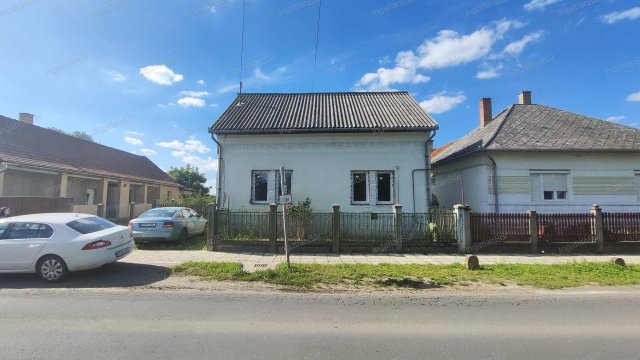 Eladó családi ház, Nyírmeggyesen 19.999 M Ft, 2 szobás