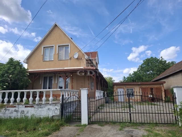 Eladó családi ház, Szikszón 26.5 M Ft, 5 szobás