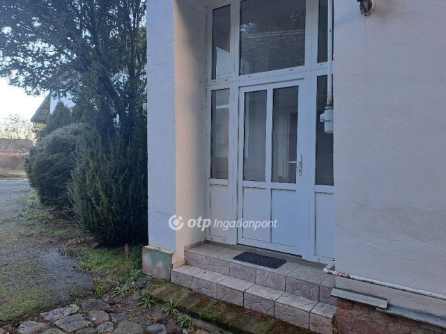 Eladó családi ház, Makón 42.45 M Ft, 9 szobás