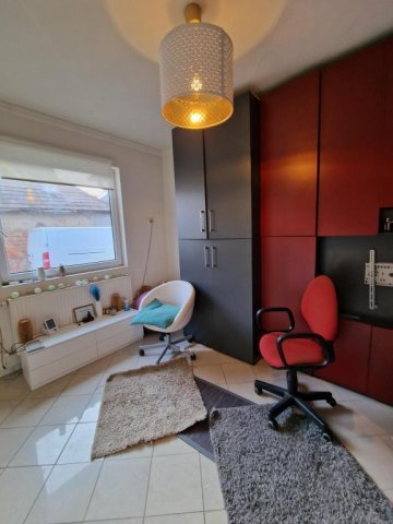 Eladó családi ház, Szirmabesenyőn 128 M Ft, 5+2 szobás