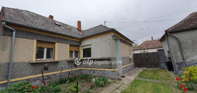 Eladó családi ház, Devecseren, Arany János utcában 23.9 M Ft