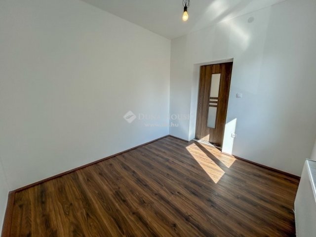 Eladó családi ház, Alsónémediben 139.9 M Ft, 6 szobás