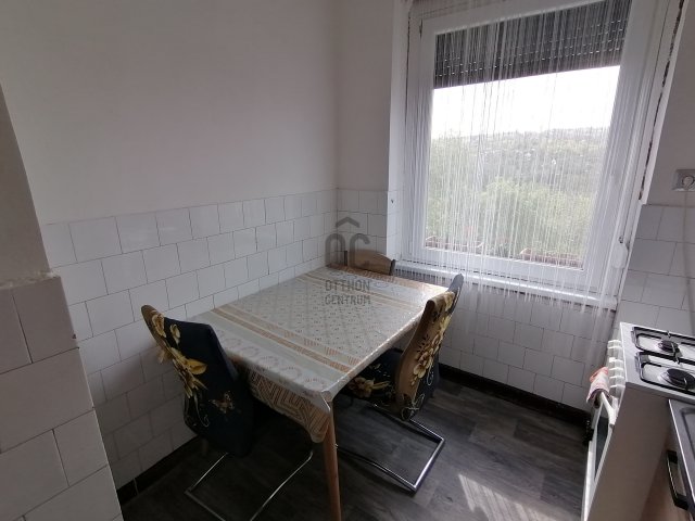 Eladó téglalakás, Komlón 15.5 M Ft, 2 szobás