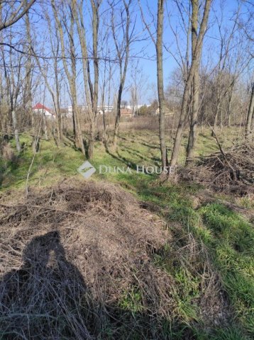 Eladó telek, Vácon, Csatamező úton 42 M Ft