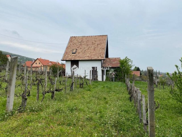 Eladó nyaraló, Pécsett 20 M Ft, 1 szobás / költözzbe.hu