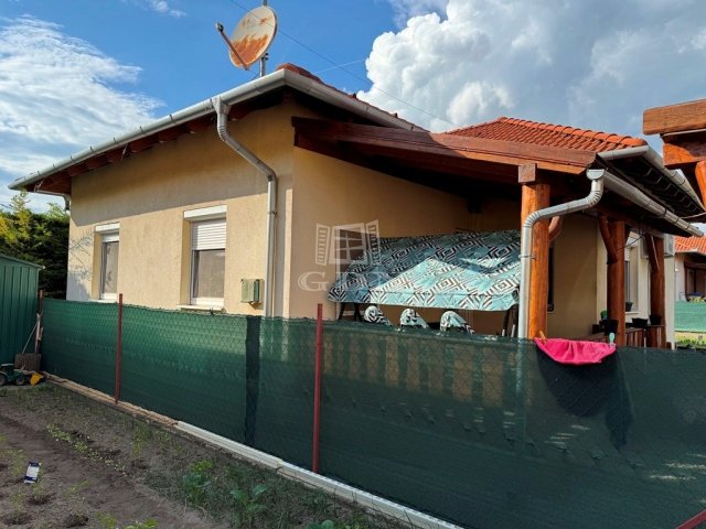 Eladó családi ház, Tökölön 85 M Ft, 2+2 szobás