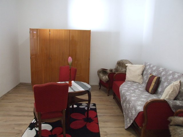Kiadó téglalakás, albérlet, Gyulán, Szent István utcában