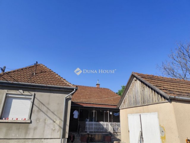 Eladó családi ház, Dunaharasztin 24.9 M Ft, 2 szobás