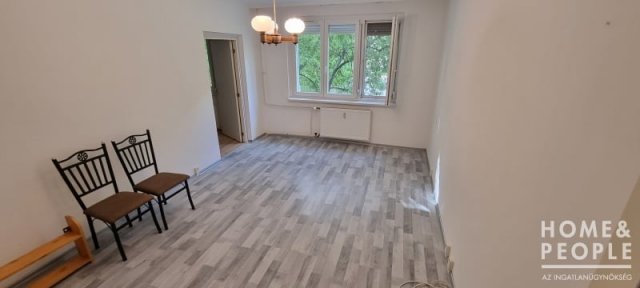 Eladó téglalakás, Szegeden 52.99 M Ft, 1+2 szobás
