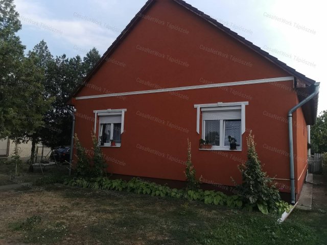 Eladó családi ház, Tápiószelén 29.9 M Ft, 3 szobás