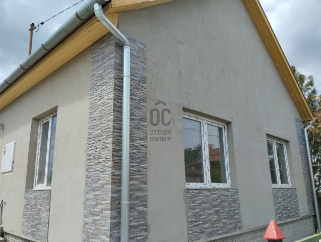 Eladó családi ház, Újszászon 23 M Ft, 2 szobás