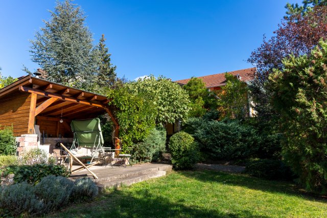 Eladó családi ház, Szentendrén 180 M Ft, 5 szobás
