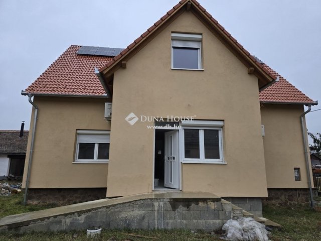 Eladó családi ház, Aranyosgadányban 85 M Ft, 7 szobás