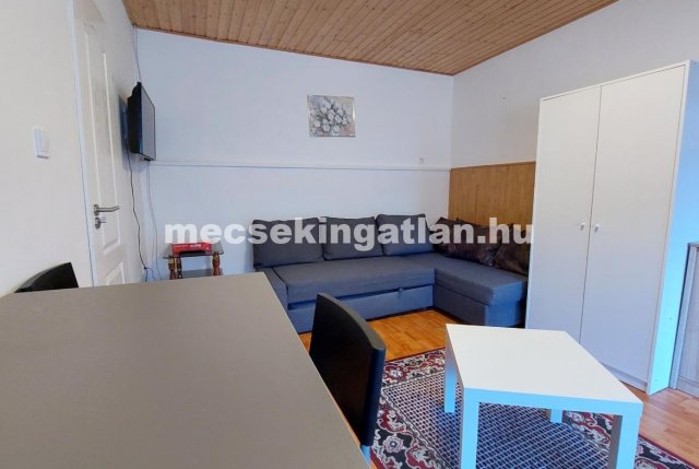 Kiadó téglalakás, albérlet, Pécsett 100 E Ft / hó, 1 szobás