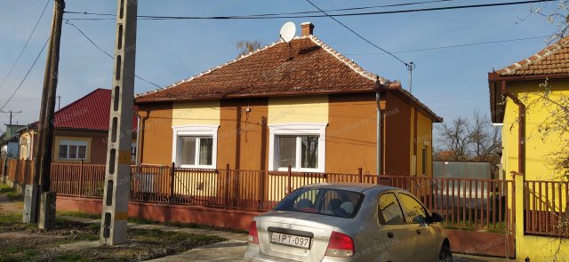 Eladó családi ház, Újszászon 37 M Ft, 3 szobás