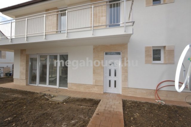 Eladó családi ház, Budaörsön 219.9 M Ft, 5 szobás