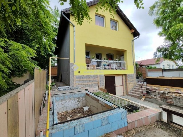 Eladó családi ház, Szigetszentmiklóson 63 M Ft, 5 szobás