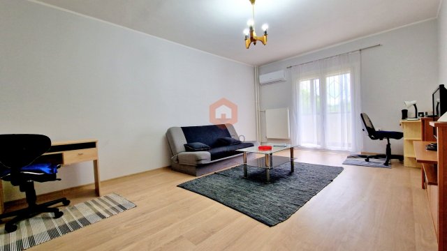 Eladó panellakás, Pécsett 45 M Ft, 2 szobás