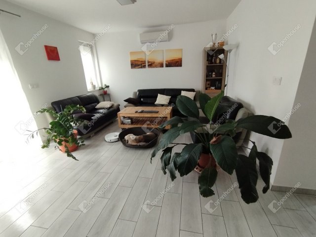Eladó téglalakás, Lébényben 88.9 M Ft, 4 szobás