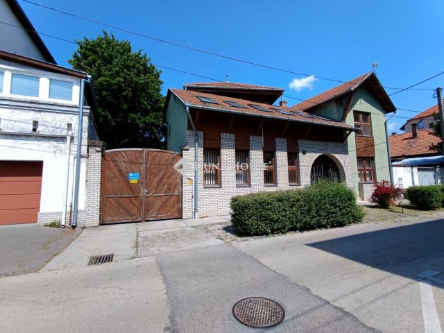 Kiadó iroda, Cegléden 700 E Ft / hó, 4 szobás