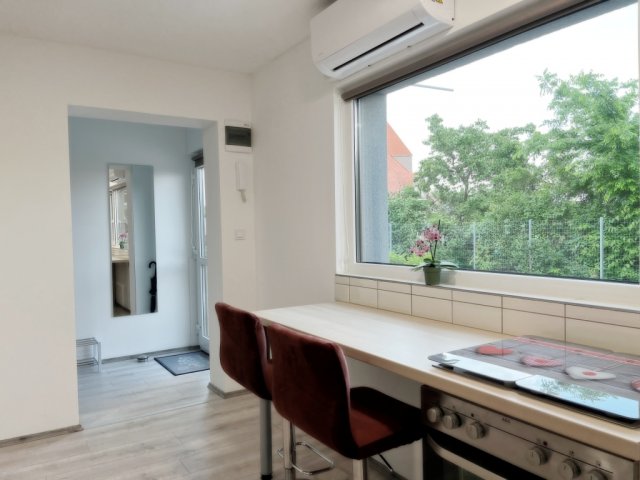 Kiadó téglalakás, albérlet, Pécsett 190 E Ft / hó, 2 szobás