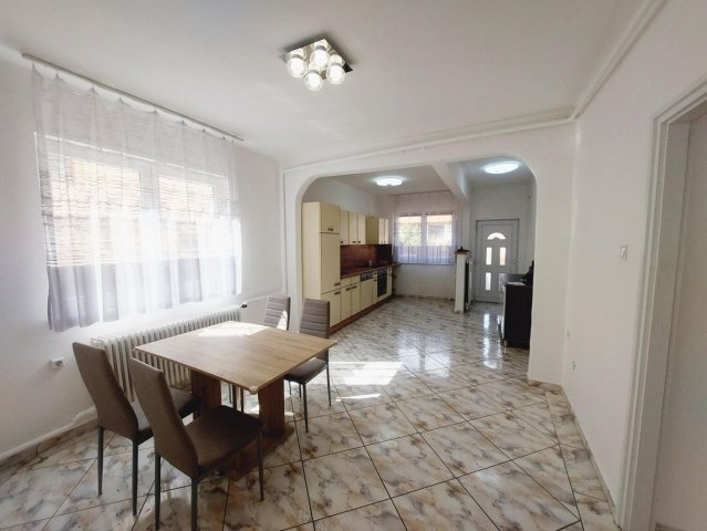 Eladó családi ház, Oroszlányban 58.8 M Ft, 5+1 szobás