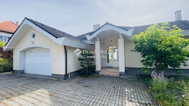 Eladó családi ház, Szentendrén 199 M Ft, 6 szobás