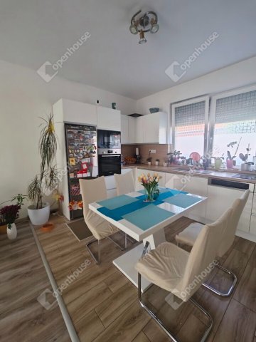 Eladó sorház, Győrött 79 M Ft, 4 szobás / költözzbe.hu