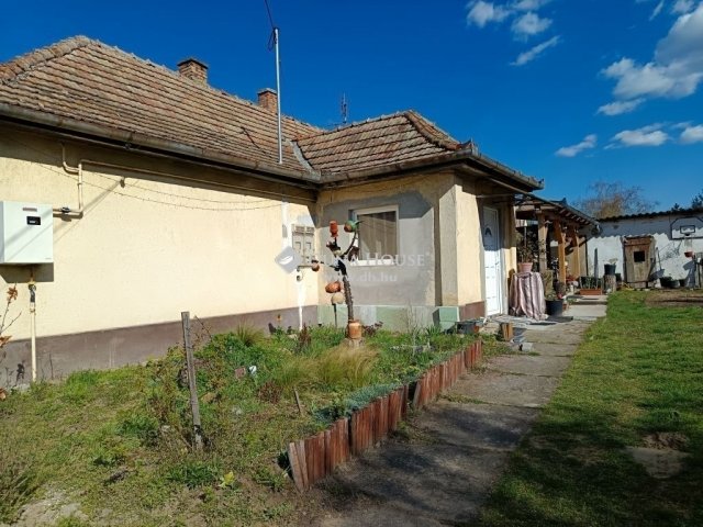 Eladó családi ház, Szentmártonkátán 33.5 M Ft, 2 szobás