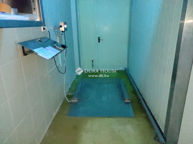 Eladó ipari ingatlan, Fonyódon 250 M Ft / költözzbe.hu