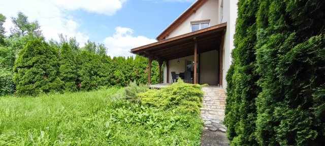 Eladó családi ház, Pécsett 120 M Ft, 4 szobás