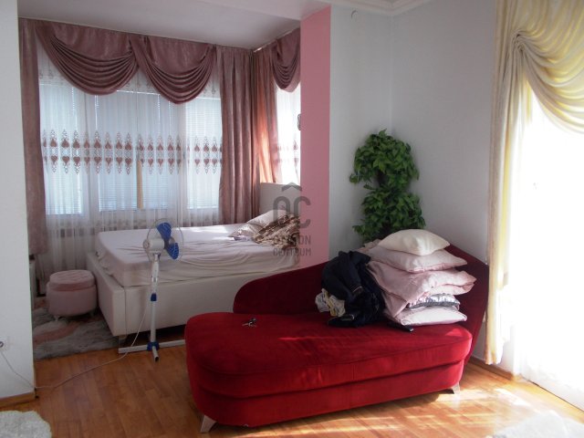 Eladó családi ház, Budapesten, III. kerületben 209 M Ft
