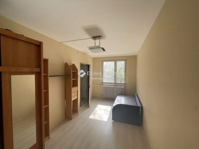 Eladó panellakás, Kecskeméten 39.9 M Ft, 2 szobás